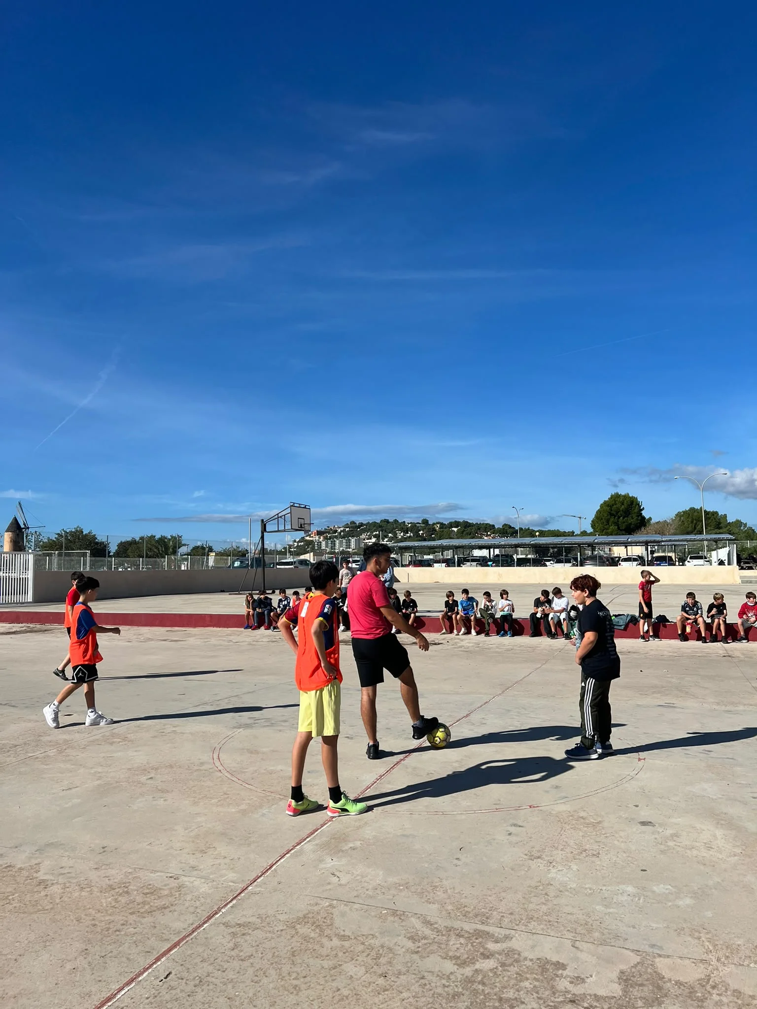 escudo noticia Arranca la lliga de futsal 26-27 a l'IES CALVIÀ